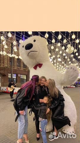 Поздравление от белого медведя, ростовая кукла