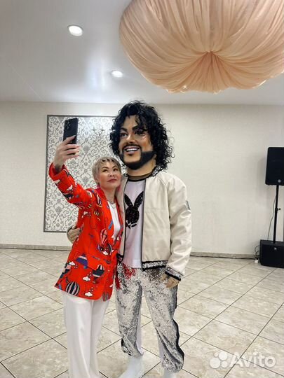 Поздравление - Ростовая кукла Филя Киркоров