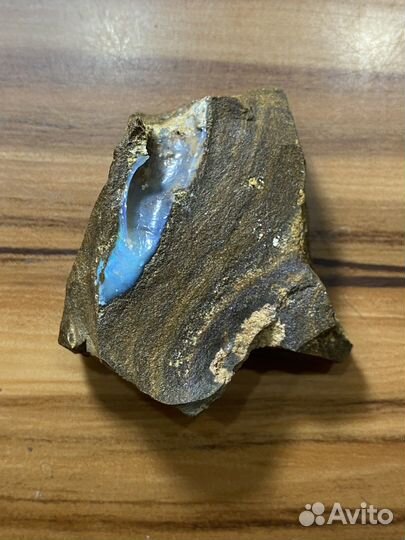 Необработанный благородный опал в породе