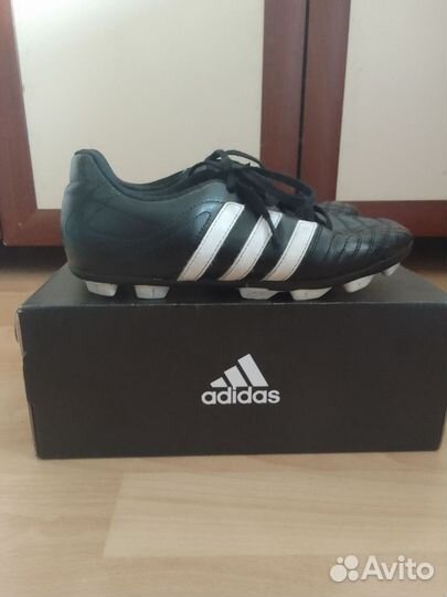 Футбольные бутсы adidas