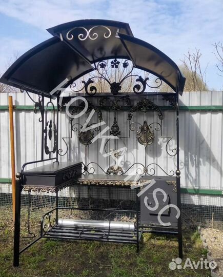 Мангал с крышей