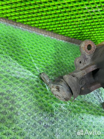 Кулак поворотный левый Ford Focus 2