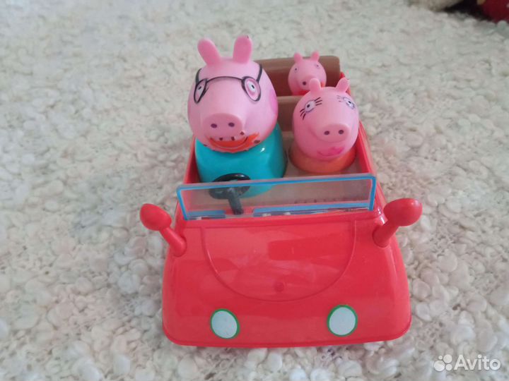 Игрушка Свинка пеппа, семья в автомобиле