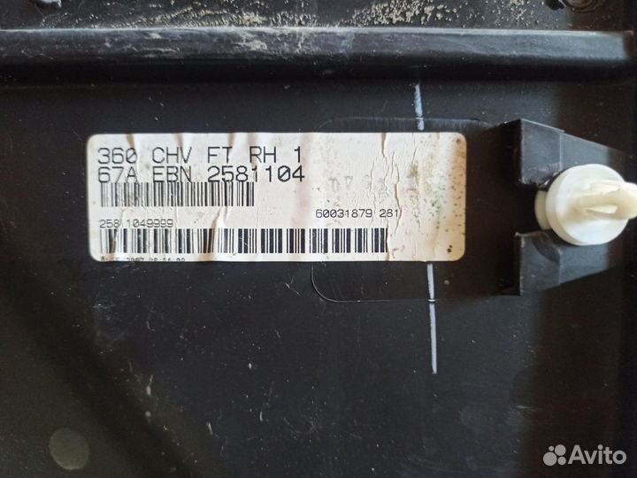 Обшивка двери Chevrolet Trailblazer GMT360