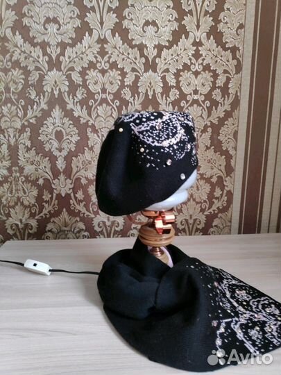 Берет с шарфом