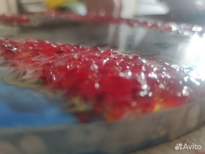 Картина из эпоксидной смолы с камнями