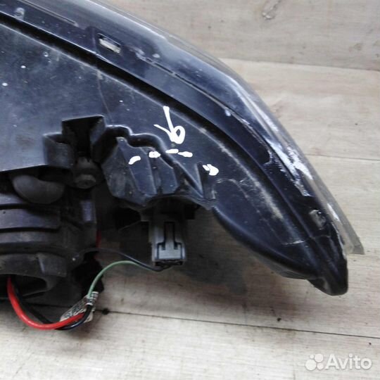 Фара передняя правая Mazda 3 BK седан ксенон дефек