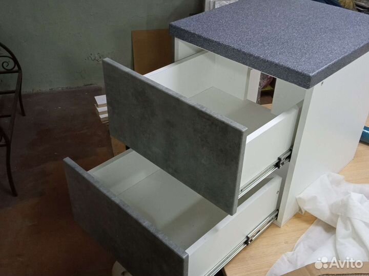 Ящик со столешницей из камня