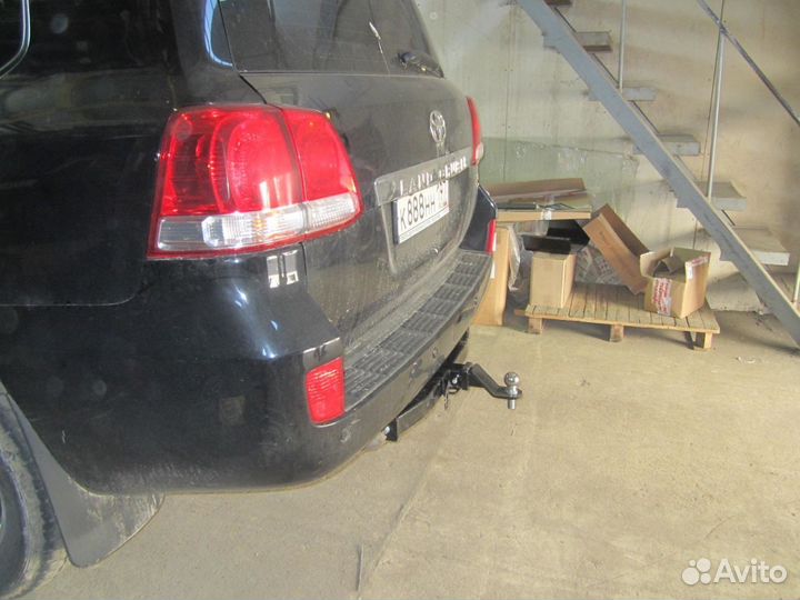 Фаркоп на Toyota Land Cruiser 200 2008-2021