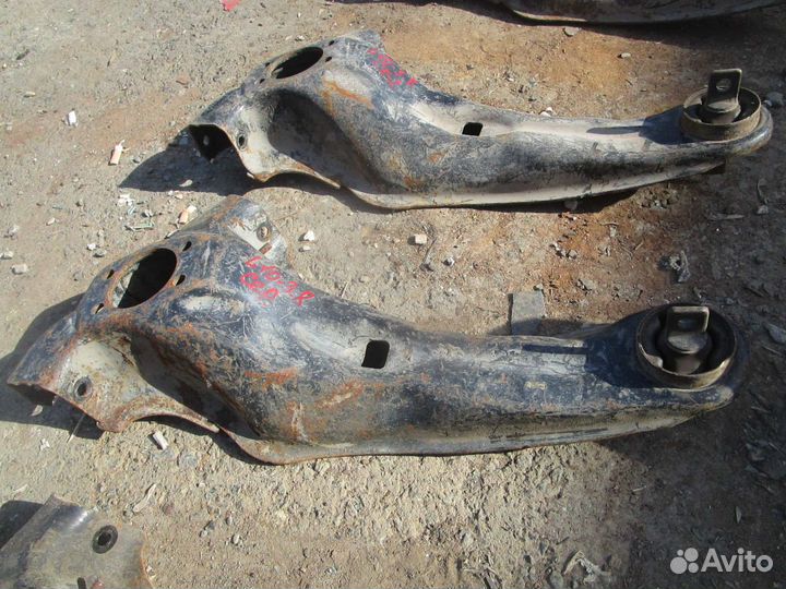 Рычаг задний правый Mitsubishi Lancer 10