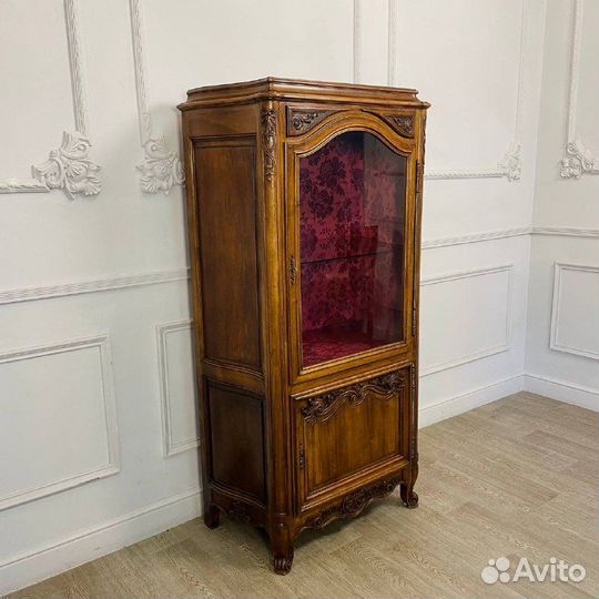 Антикварная витрина