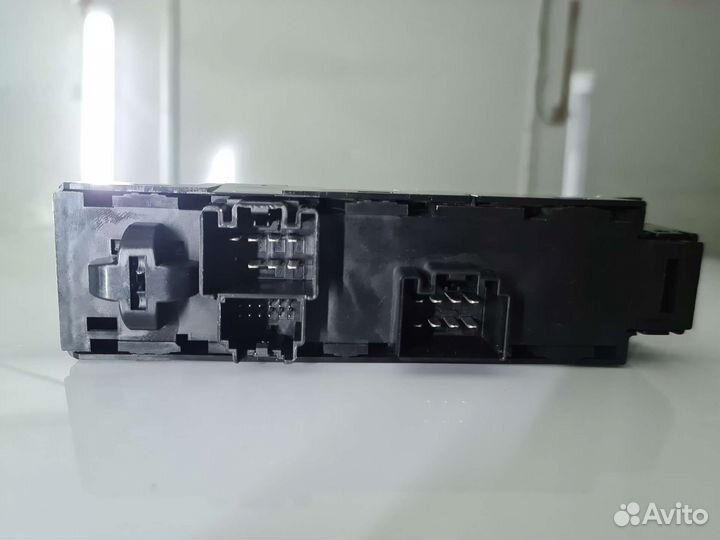Блок управления стеклоподъемниками Ford Fiesta Mk6