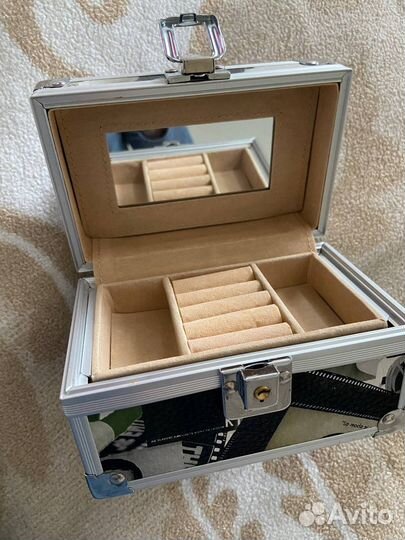 Шкатулка для украшений