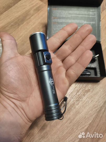 Фонарик светодиодный аккумуляторный