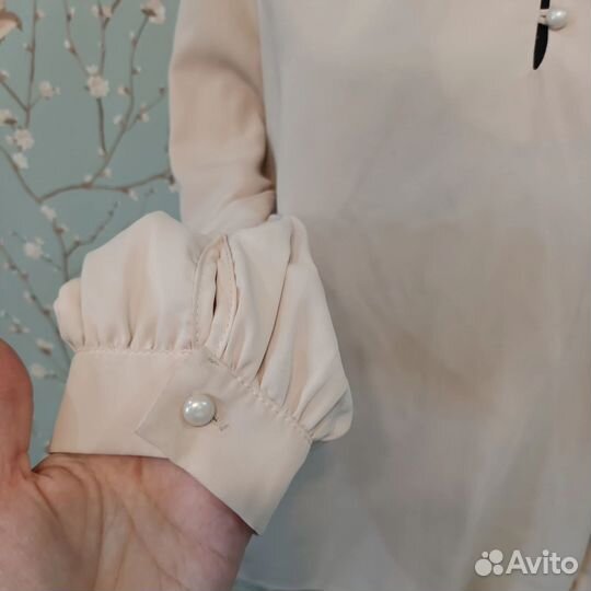 Бежевая блузка
