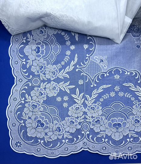 Белая скатерть 137х137 на обеденный стол, Тайвань