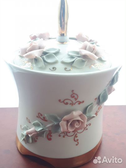 Фарфор.Авторская работа.Шкатулка