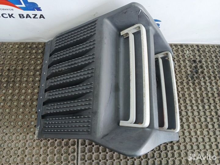 Крышка аккумуляторного ящика