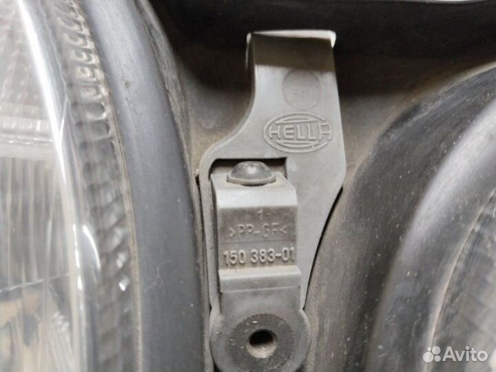 Фара передняя правая Mercedes E W210 2002