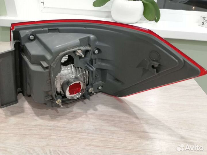 Задний левый фонарь Веста