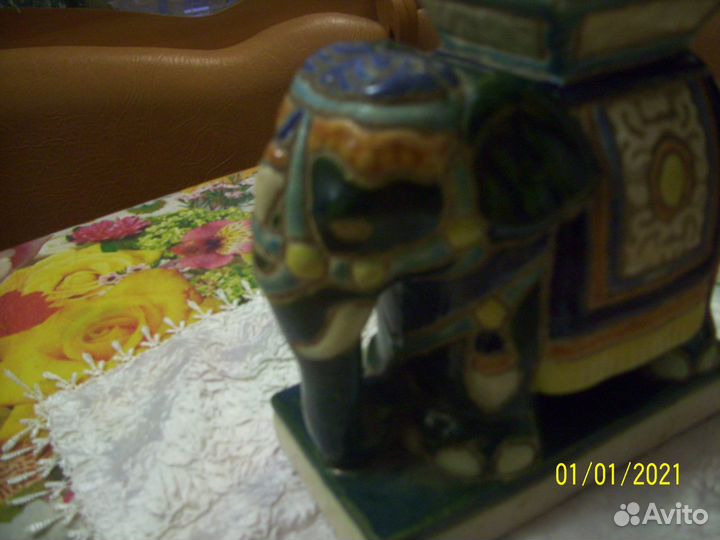 Слон фарфоровый