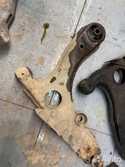 Рычаг левый правый Volkswagen Passat B3