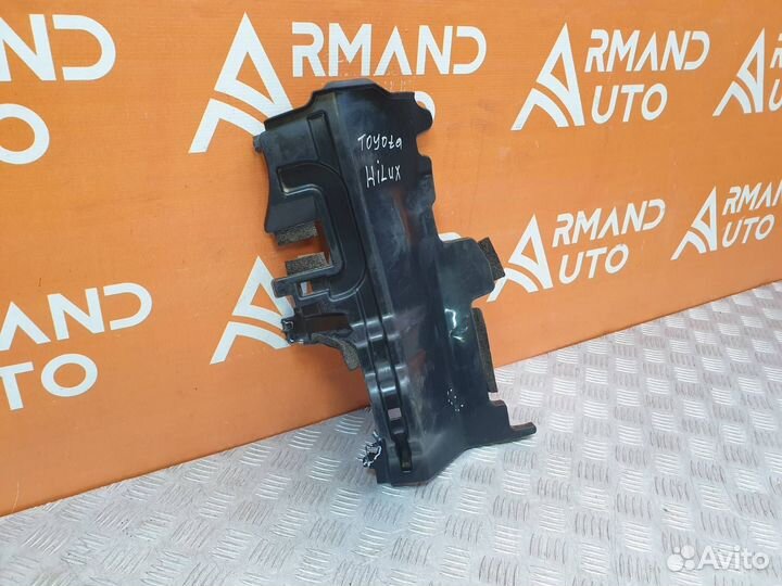 Дефлектор радиатора левый Toyota Hilux 8 2020-Нв