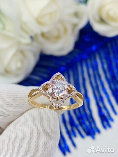 Золотое кольцо с фианитами