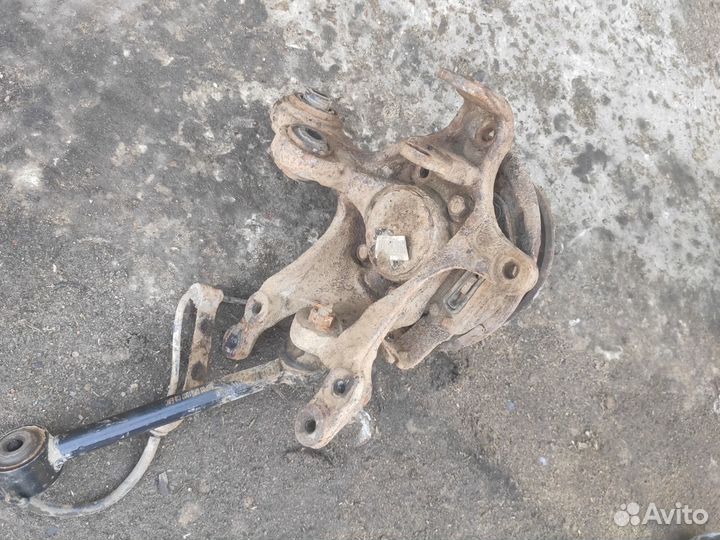 Поворотный кулак задний левый Kia Ceed хэтчбек