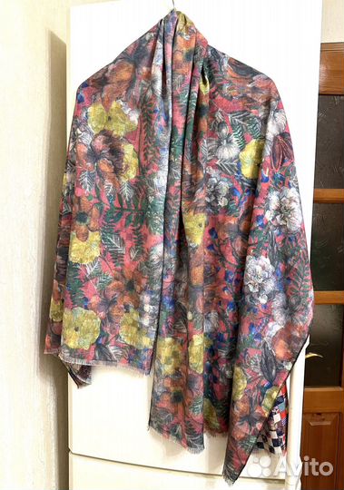 Палантин с двусторонним рисунком; мягкий