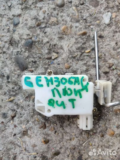 Замок лючка бензобака Хонда фит GD3