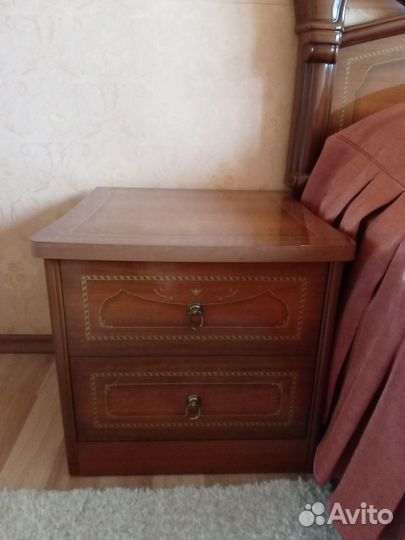 Тумбочка прикроватная