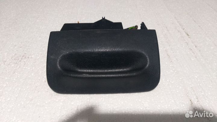 Пластик салона(вещевая ниша с прикуривателем)