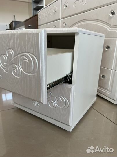 Тумба прикроватная