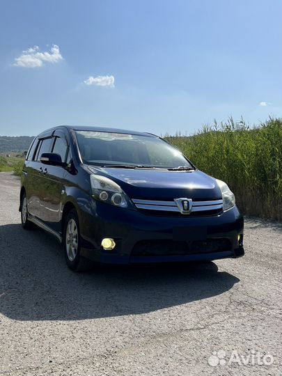 Toyota Isis, 2012