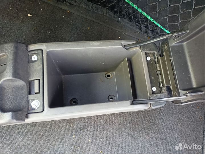 Центральная консоль - Бардачок