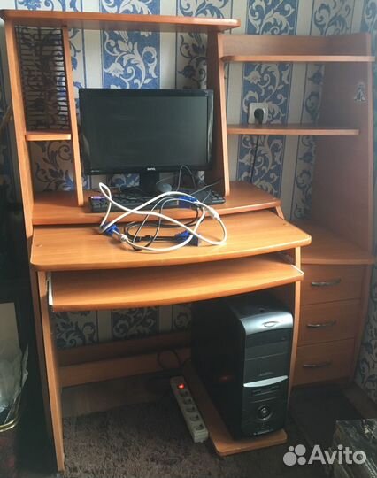 Компьютерный стол