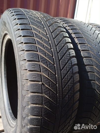 Goodyear Vector 4Seasons 235/65 R17