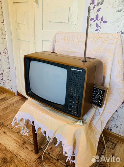 Телевизор юность 406Д