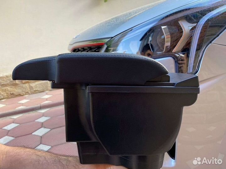 Подлокотник на kia rio 4 Solaris 2