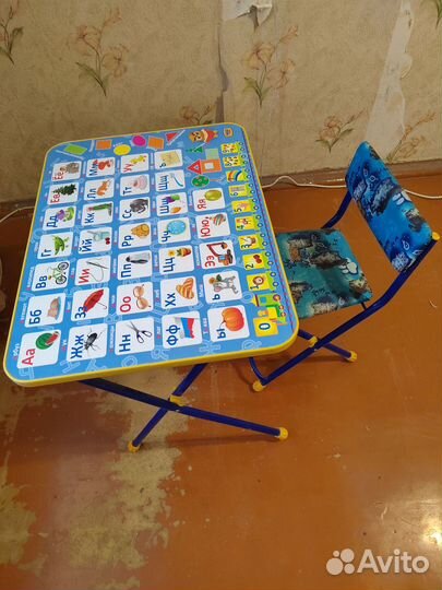 Детский столик со стульчиком