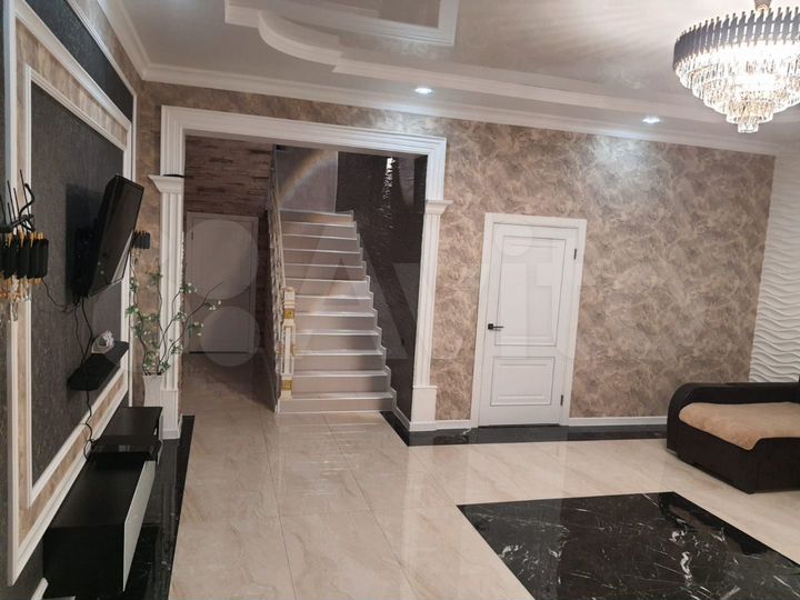 Коттедж 206 м² на участке 3 сот.