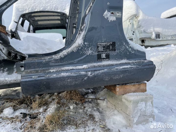 Стойки кузова центральные Шкода Рапид