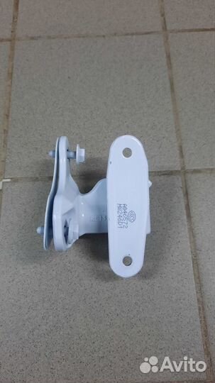 Петля двери