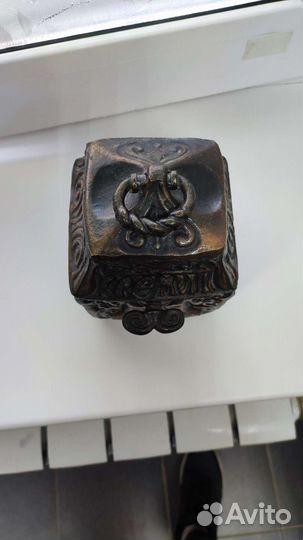 Шкатулка в виде ларца 