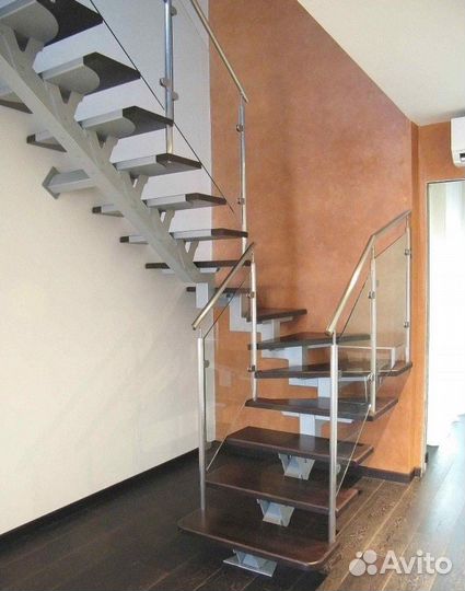 Металлический Каркас Лестницы на Ломанном Косоуре