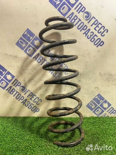 Пружина подвески задняя правая Volkswagen Golf 3