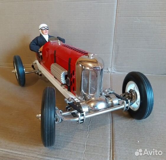 Машинка заводная. Жестяная