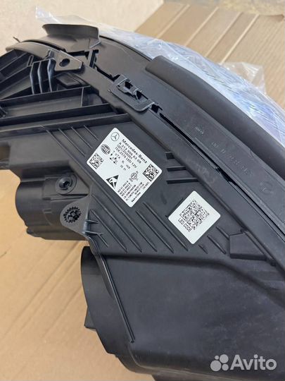 Фара левая Mercedes W213 A2139066308