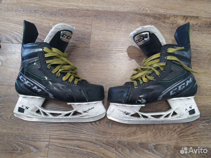 Коньки хоккейные ссм